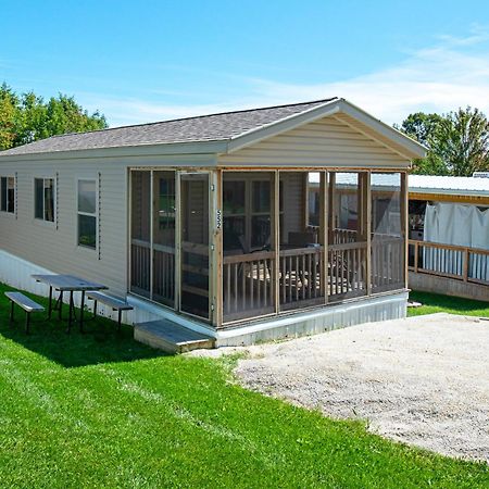 Plymouth Rock Camping Resort Deluxe Cottage Elkhart Lake Экстерьер фото