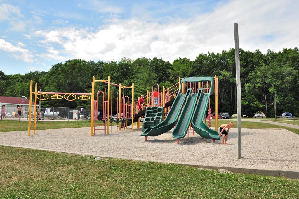 Plymouth Rock Camping Resort Deluxe Cottage Elkhart Lake Экстерьер фото