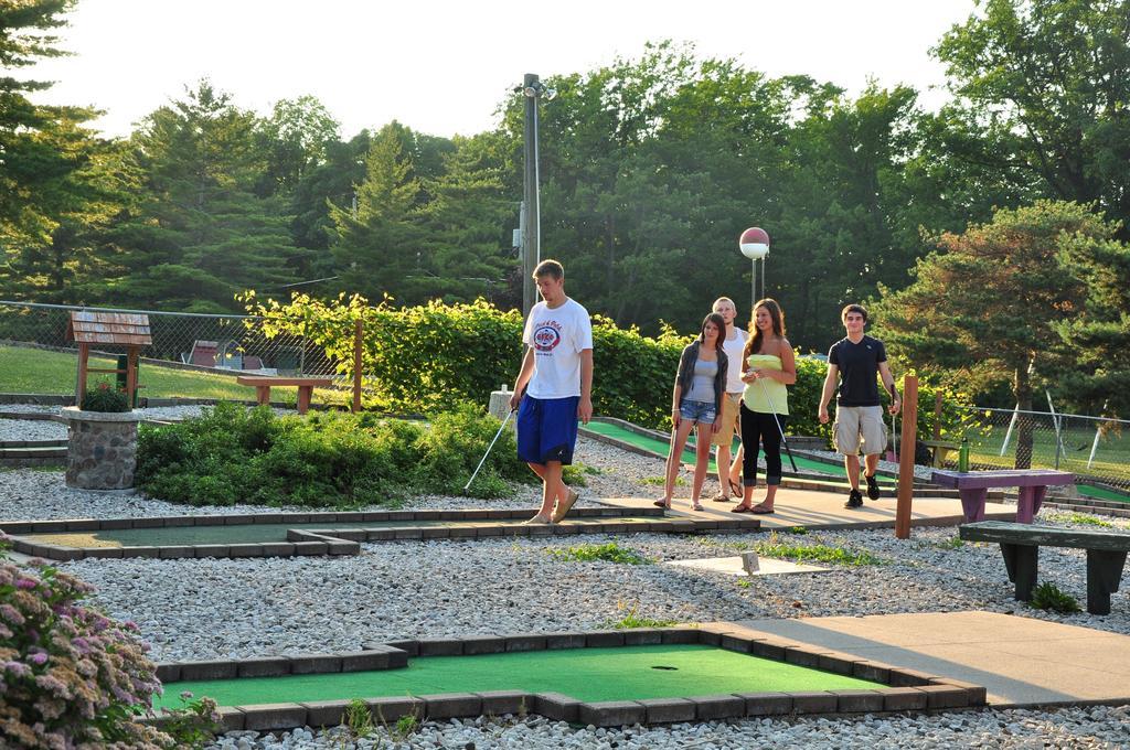 Plymouth Rock Camping Resort Deluxe Cottage Elkhart Lake Экстерьер фото