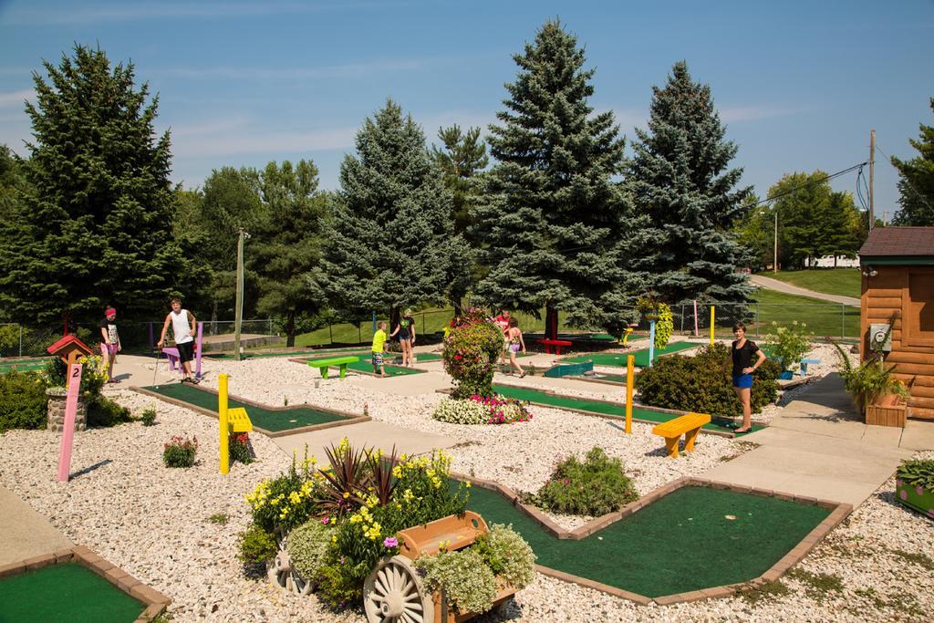 Plymouth Rock Camping Resort Deluxe Cottage Elkhart Lake Экстерьер фото