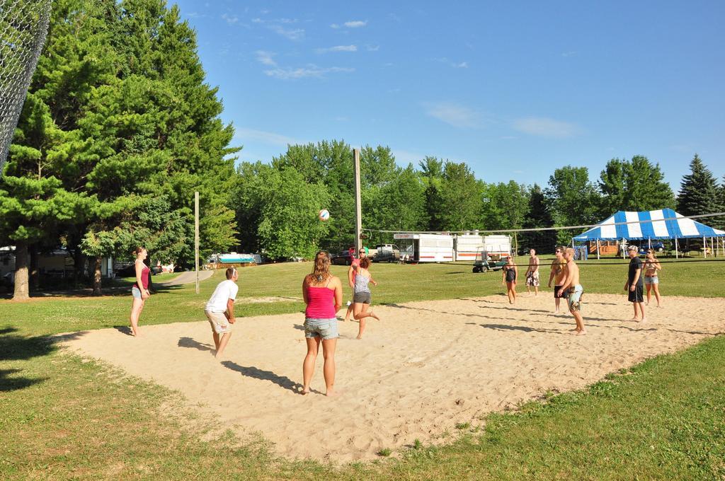 Plymouth Rock Camping Resort Deluxe Cottage Elkhart Lake Экстерьер фото