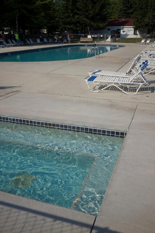 Plymouth Rock Camping Resort Deluxe Cottage Elkhart Lake Экстерьер фото