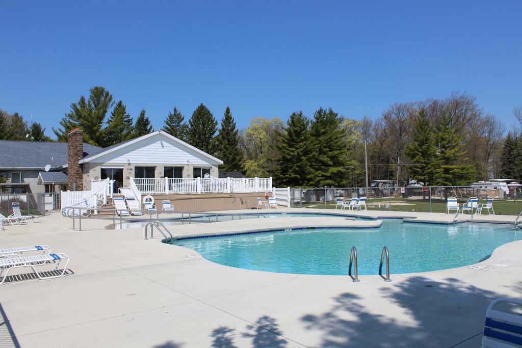 Plymouth Rock Camping Resort Deluxe Cottage Elkhart Lake Экстерьер фото