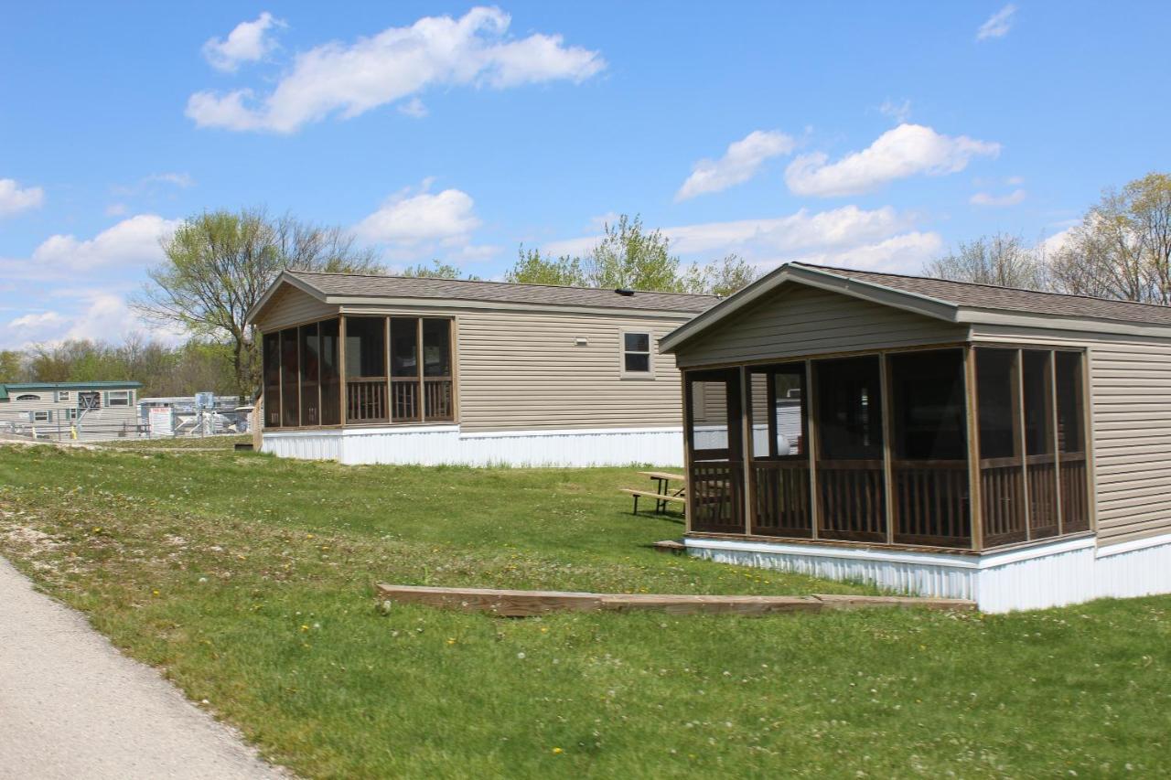 Plymouth Rock Camping Resort Deluxe Cottage Elkhart Lake Экстерьер фото